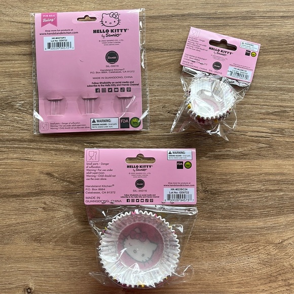 NIP HELLO KITTY Paper Cupcake Liners Baking Cups Mini & Regular & Toppers Set - Picture 2 of 5